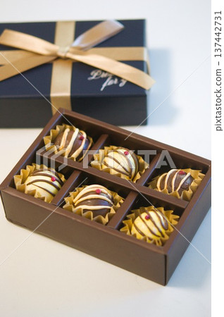 Chocolate box Chocolate box 137442731