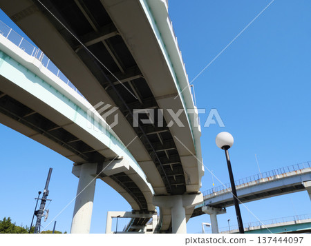 View of the Metropolitan Expressway from Mitsume Street | Tatsumi Junction View of the Metropolitan Expressway from Mitsume Street | Tatsumi Junction 137444097