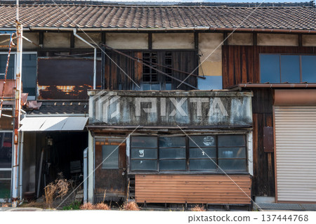 An old and very beautiful building in Kasaoka City, Okayama Prefecture, Japan 137444768