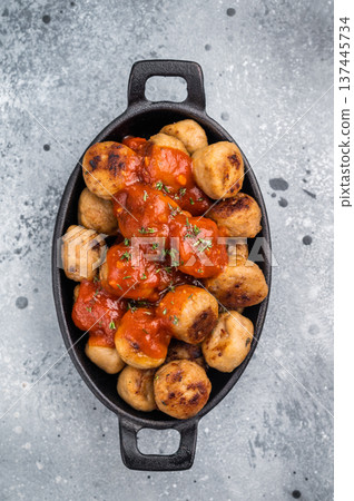 Roast meatballs served with tomato sauce. A classic comfort food in a skillet. grey background. top view Roast meatballs served with tomato sauce. A classic comfort food in a skillet. grey background. top view 137445734