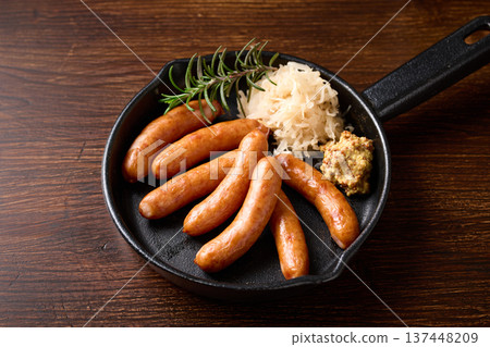 煎鍋香腸 137448209