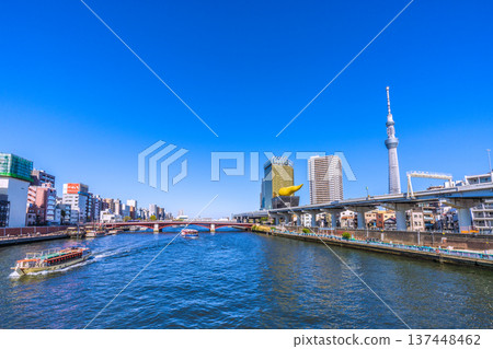 日本東京城市景觀,包括吾妻橋、水上巴士翡翠、龍馬、船屋及東京晴空塔(3月8日) 日本東京城市景觀,包括吾妻橋、水上巴士翡翠、龍馬、船屋及東京晴空塔(3月8日) 137448462