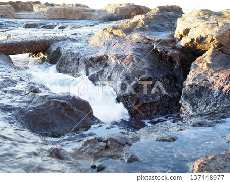 Waves crashing into a tide pool. Natural copy space. Ocean art. 137448977