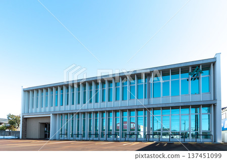 White building of a financial institution and blue sky White building of a financial institution and blue sky 137451099