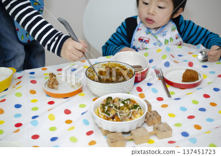 一個孩子 137451723