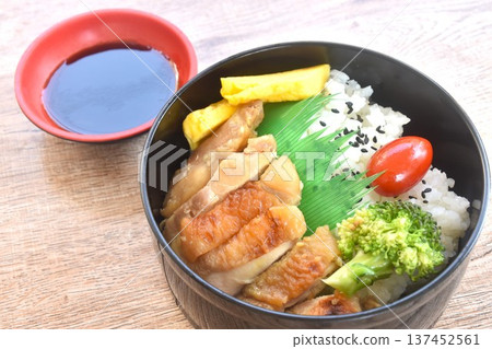 grilled chicken dressing Teriyaki Japanese sauce on rice with sweet egg and vegetable depping black sweet soy sauce bento set in lunchbox grilled chicken dressing Teriyaki Japanese sauce on rice with sweet egg and vegetable depping black sweet soy sauce bento set in lunchbox 137452561