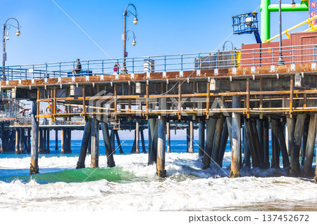 Santa Monica Pier, Los Angeles 137452672