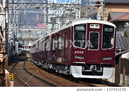 阪急寶塚線2000系列前往大阪梅田 阪急寶塚線2000系列前往大阪梅田 137453230