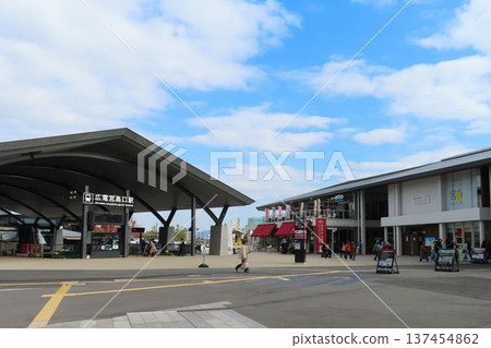 Etto is directly connected to Hiroshima Electric Railway Miyajimaguchi Station and the ferry terminal Etto is directly connected to Hiroshima Electric Railway Miyajimaguchi Station and the ferry terminal 137454862
