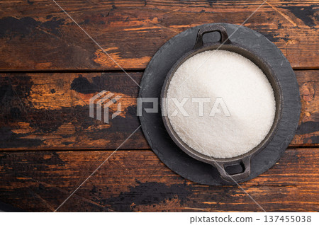 Bright and clean granulated sugar, an essential ingredient for delicious treats and drinks. wooden background. top view Bright and clean granulated sugar, an essential ingredient for delicious treats and drinks. wooden background. top view 137455038