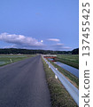 A straight road 137455425