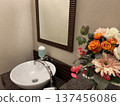 洗手間和鮮花 137456086