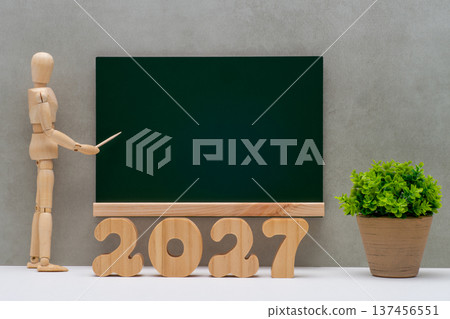 2027 wooden blocks, blackboard and drawing doll 137456551