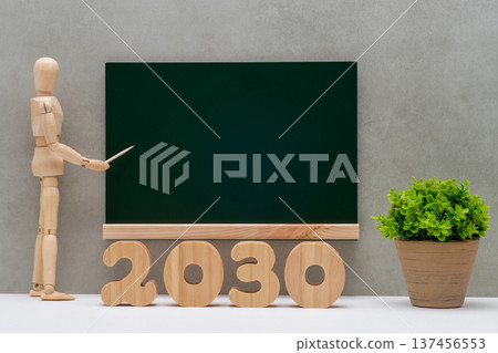 2030個木製積木、黑板和畫畫娃娃 2030個木製積木、黑板和畫畫娃娃 137456553