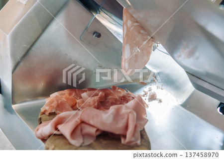 Image of thinly sliced mortadella, usage scenarios and cooking images of the prosciutto slicer Image of thinly sliced mortadella, usage scenarios and cooking images of the prosciutto slicer 137458970