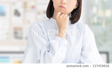 善於思考的女性/女商人 137459826