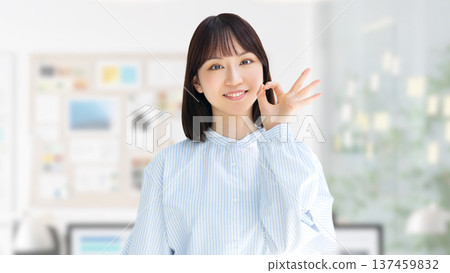 Woman/businesswoman making an OK pose 137459832