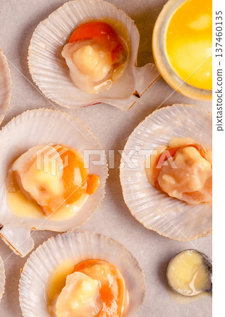 Raw scallops with melted butter 137460135