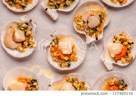 Cooked scallops with sauce 137460138