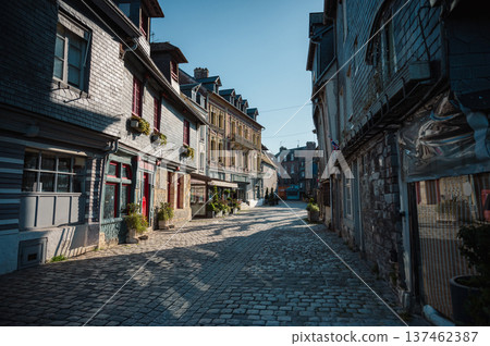 Charming street in Honfleur, Normandy, France 137462387