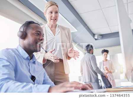 Manager, people training and call center teamwork or communication, telemarketing and computer support. Business consultant or agent advice on desktop for help, collaboration and corporate planning Manager, people training and call center teamwork or communication, telemarketing and computer support. Business consultant or agent advice on desktop for help, collaboration and corporate planning 137464355
