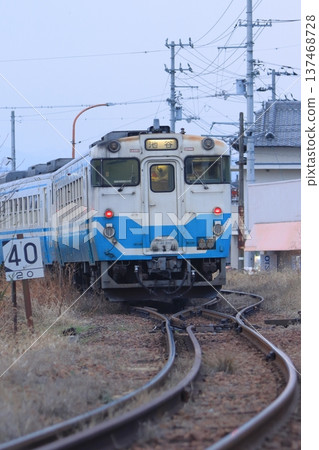 JR Shikoku Kiha 40 diesel railcar running on the Naruto Line with additional cars to increase transport capacity. Photo taken on February 20, 2026 JR Shikoku Kiha 40 diesel railcar running on the Naruto Line with additional cars to increase transport capacity. Photo taken on February 20, 2026 137468728