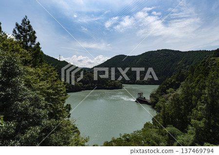 夏季的笹間川大壩 137469794