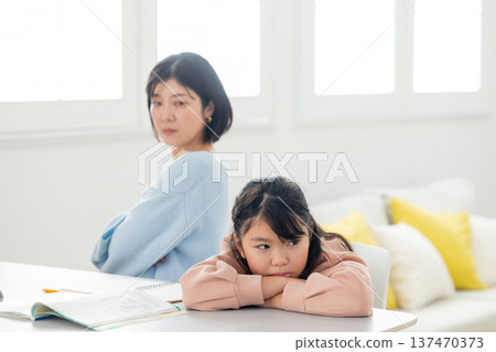 Parents and children fighting over learning Parents and children fighting over learning 137470373