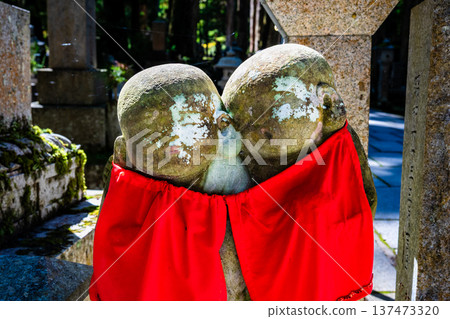 高野山奧之院神社參道上的地藏菩薩像 137473320