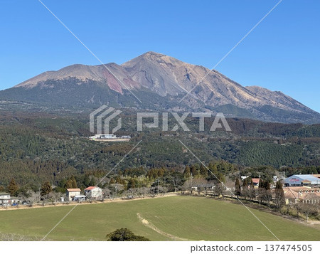 從高千穗牧場眺望霧島山脈 137474505