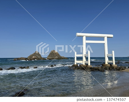 The torii gate of Sakurai Futamigaura in Itoshima, Fukuoka The torii gate of Sakurai Futamigaura in Itoshima, Fukuoka 137474507