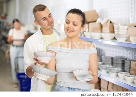 Couple man and woman choosing plate 137475044