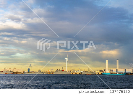 Yokohama: Yokohama's ocean and wind power 137476120