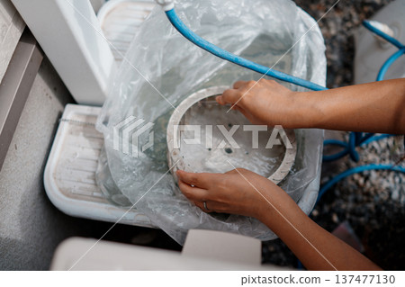 Wash the Sirocco Fan with outdoor tap water 137477130