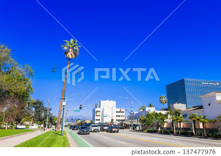 Santa Monica Boulevard, a major thoroughfare in Beverly Hills, Los Angeles. Santa Monica Boulevard, a major thoroughfare in Beverly Hills, Los Angeles. 137477976