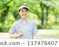 Middle-aged woman playing golf 137478407