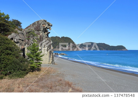 Shishiiwa Rock and Onigajo Castle in the Kumano Sea (Shichiri Mihama) (Kumano City, Mie Prefecture) Shishiiwa Rock and Onigajo Castle in the Kumano Sea (Shichiri Mihama) (Kumano City, Mie Prefecture) 137478548