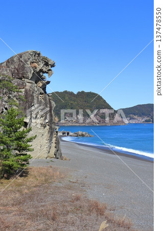 Shishiiwa Rock and Onigajo Castle in the Kumano Sea (Shichiri Mihama) (Kumano City, Mie Prefecture) Shishiiwa Rock and Onigajo Castle in the Kumano Sea (Shichiri Mihama) (Kumano City, Mie Prefecture) 137478550