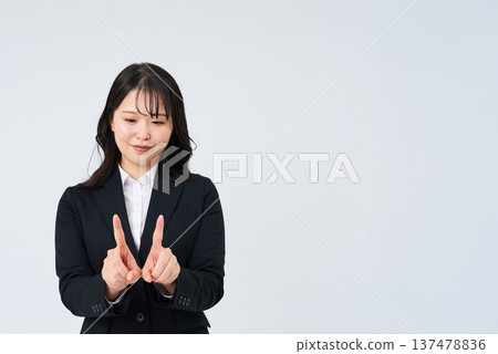 女商人使用手語 137478836