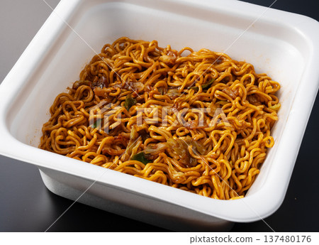 Freshly made instant cup yakisoba in a white container 137480176