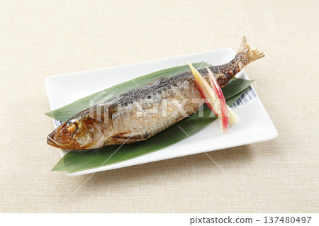 鹽烤沙丁魚 137480497