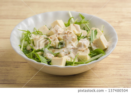 Mizuna and tofu salad Mizuna and tofu salad 137480504