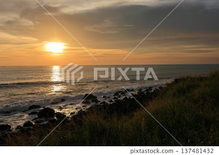 夕陽黃昏火燒雲 夕陽黃昏火燒雲 137481432