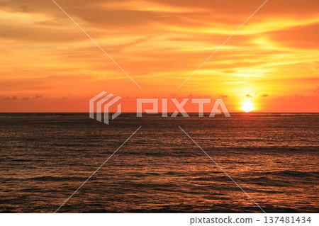 夕陽黃昏火燒雲 夕陽黃昏火燒雲 137481434