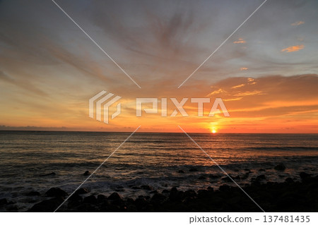 夕陽黃昏火燒雲 夕陽黃昏火燒雲 137481435