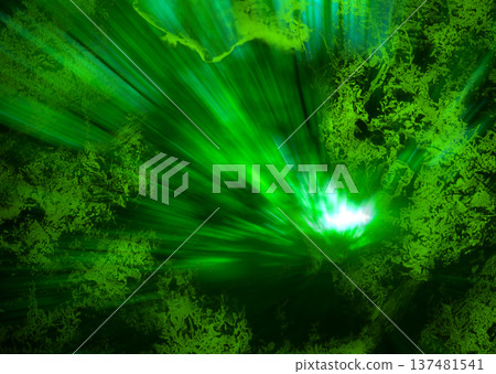 一道綠色雷射光束在黑色背景下劇烈爆炸,並釋放出類似夜間黴菌菌絲體的污漬圖案。 一道綠色雷射光束在黑色背景下劇烈爆炸,並釋放出類似夜間黴菌菌絲體的污漬圖案。 137481541