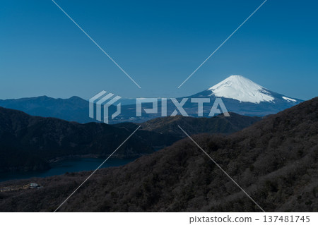 Spectacular views from the summit of Hakone Komagatake: Panoramic views of Mount Fuji and Lake Ashi Spectacular views from the summit of Hakone Komagatake: Panoramic views of Mount Fuji and Lake Ashi 137481745
