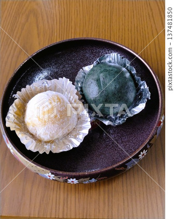 Mochi on a plate 137481850