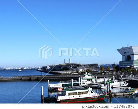 Osanbashi Pier as seen from Zo-no-hana Park Osanbashi Pier as seen from Zo-no-hana Park 137482075