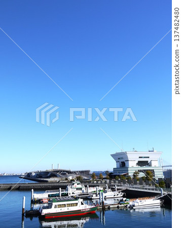 Osanbashi Pier as seen from Zo-no-hana Park Osanbashi Pier as seen from Zo-no-hana Park 137482480